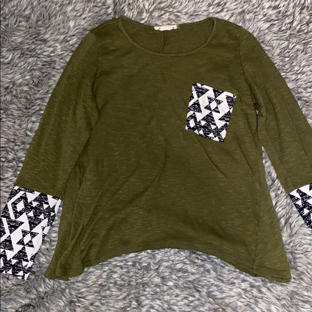 Women’s causal long sleeve blouse